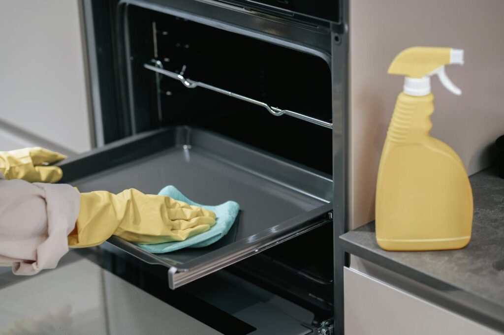 learn how often should a restaurant kitchen be cleaned